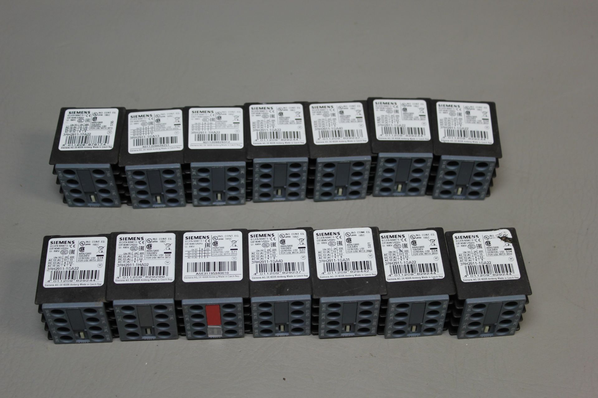 LOT OF SIEMENS AUXILIARY SWITCH BLOCKS