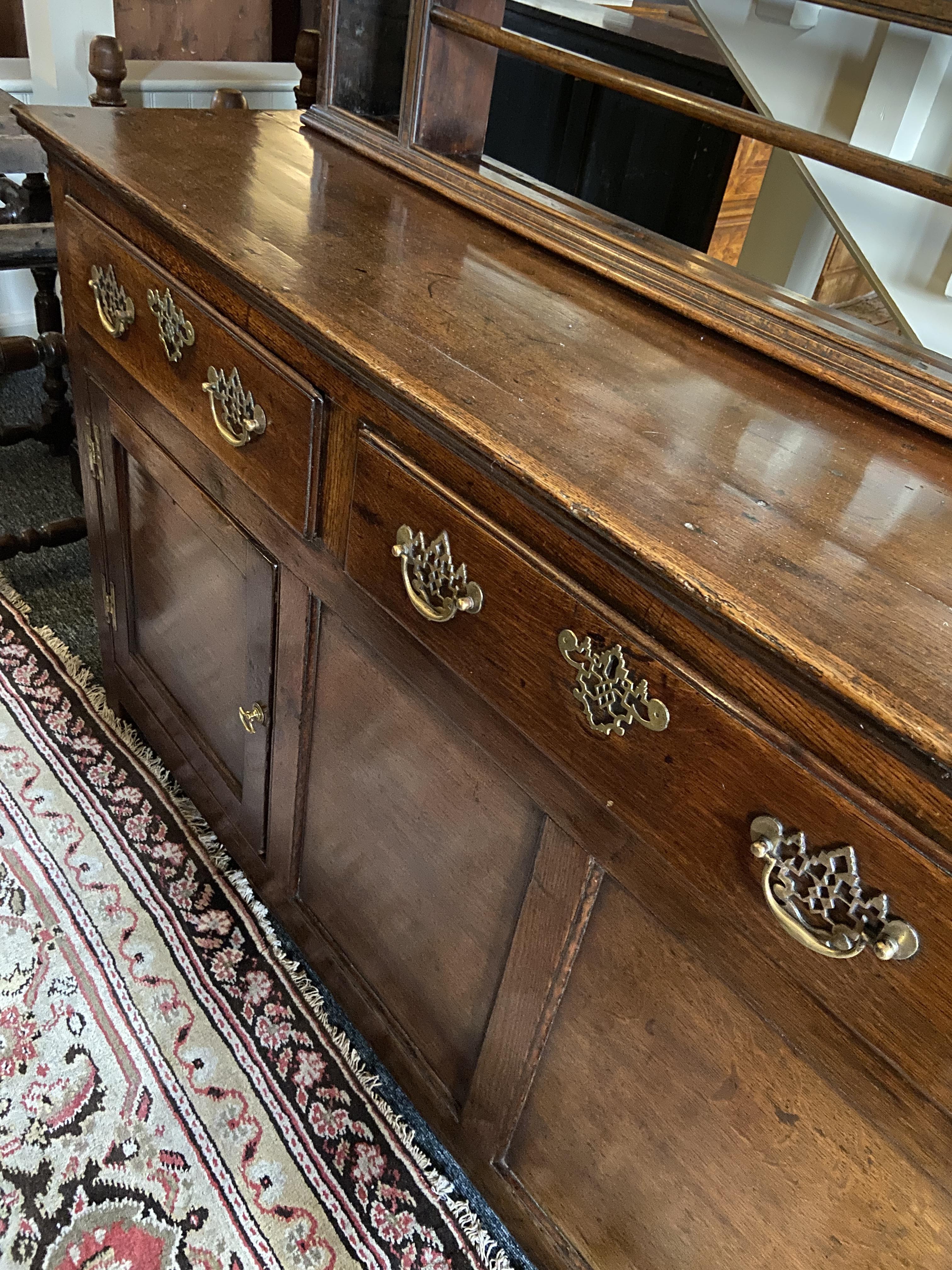 A George III oak dresser - Image 8 of 8