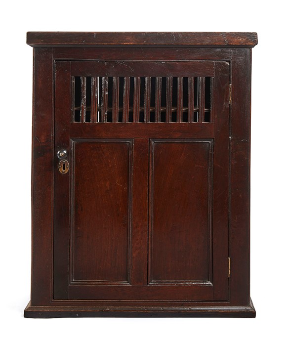 A George II oak hanging cupboard - Image 2 of 8