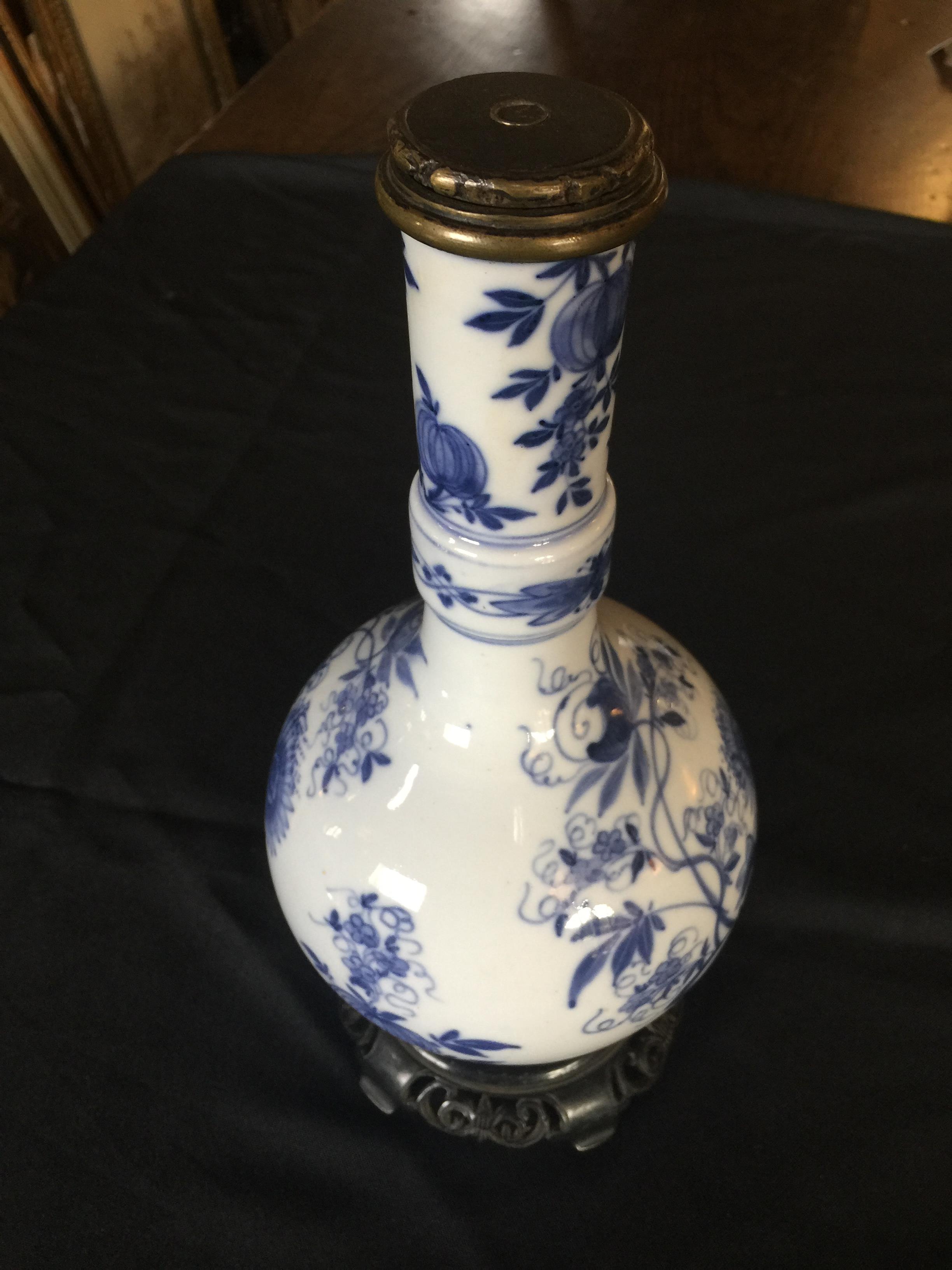 A 19th century blue and white porcelain onion pattern lamp base - Image 3 of 6
