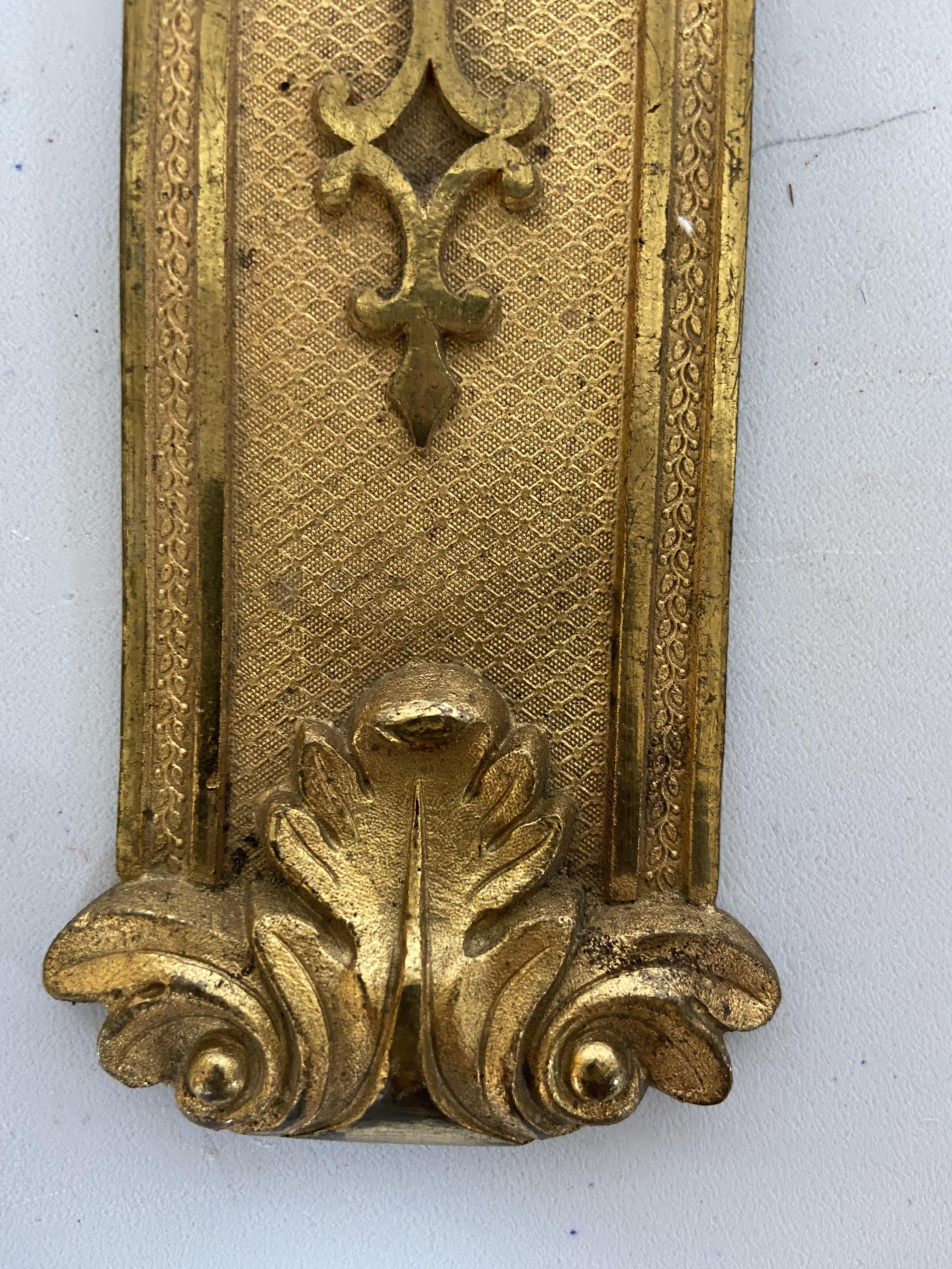 A pair of 19th century French gilt bronze curtain tie backs - Image 3 of 5