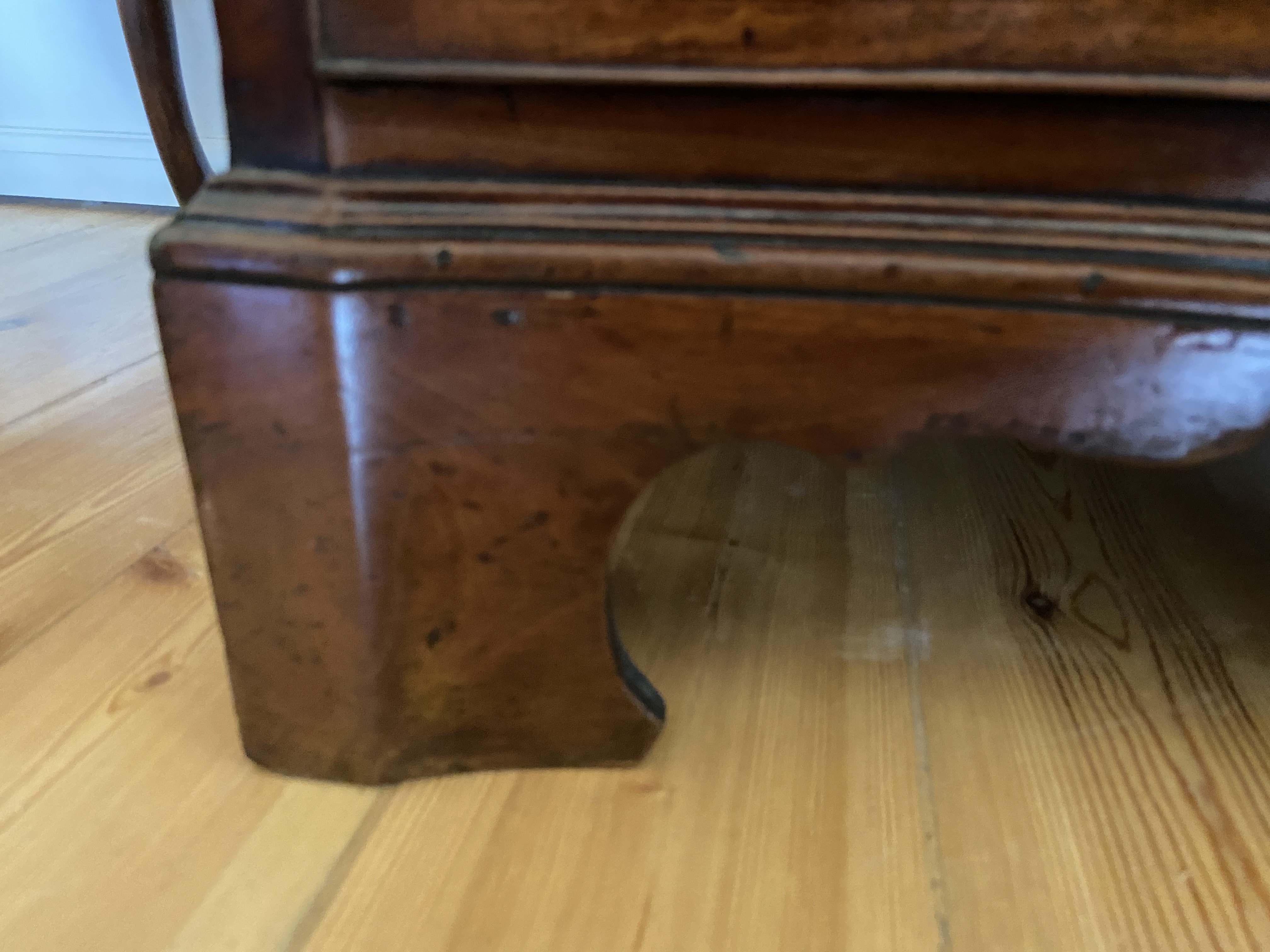 A George III mahogany serpentine chest attributed to Thomas Chippendale - Image 4 of 6