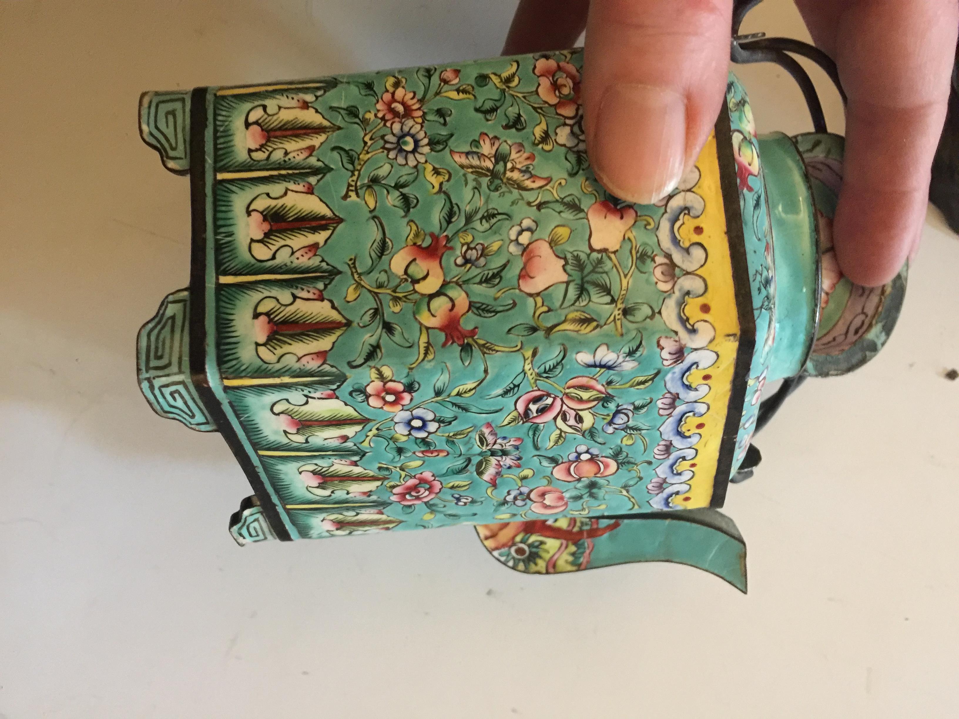 A group of 19th and 20th century Chinese enamel and cloisonné items - Image 21 of 27