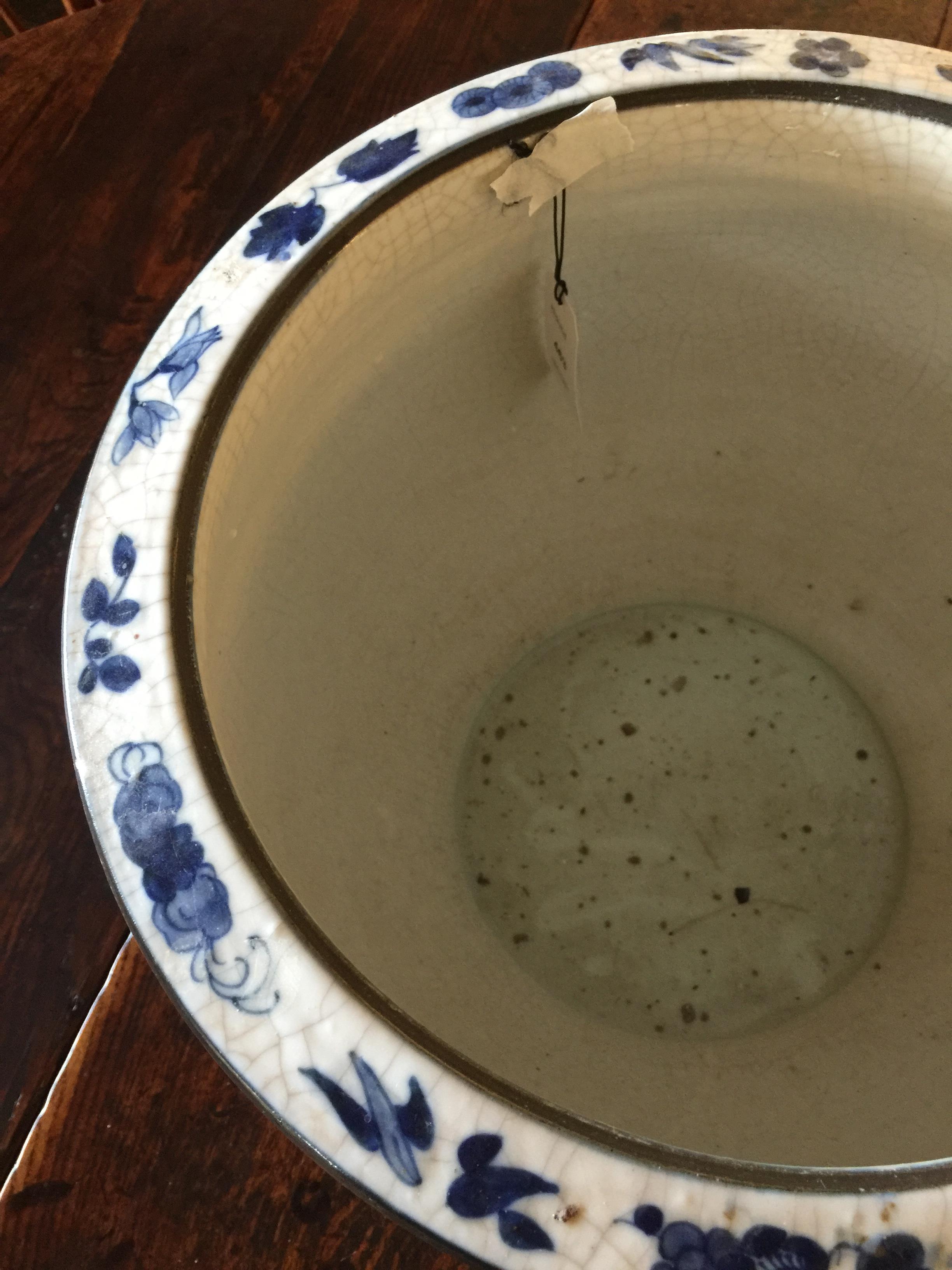 A 19th c. Chinese blue and white earthenware crackle glaze jardiniere / fish bowl - Image 7 of 11