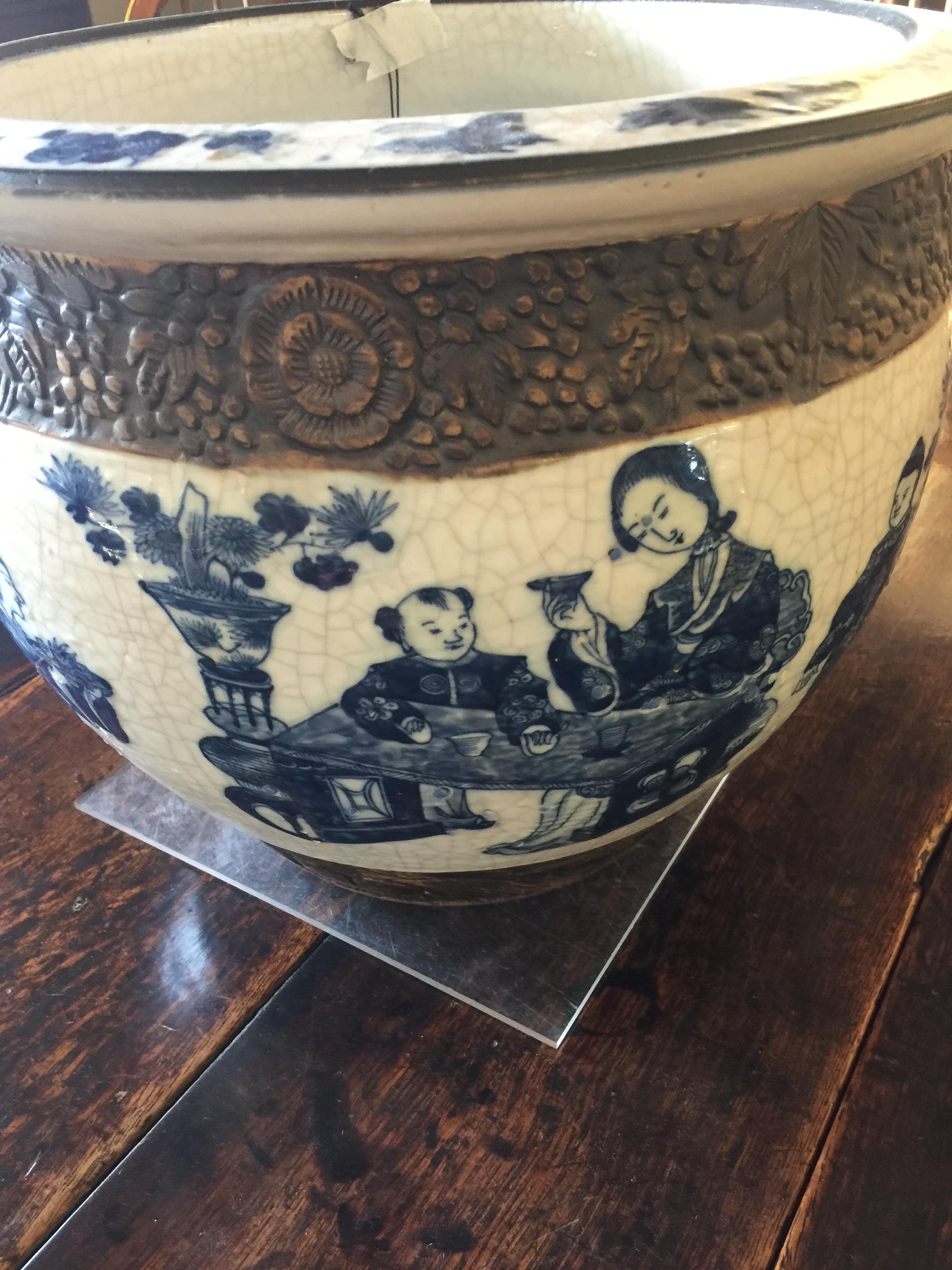 A 19th c. Chinese blue and white earthenware crackle glaze jardiniere / fish bowl - Image 5 of 11