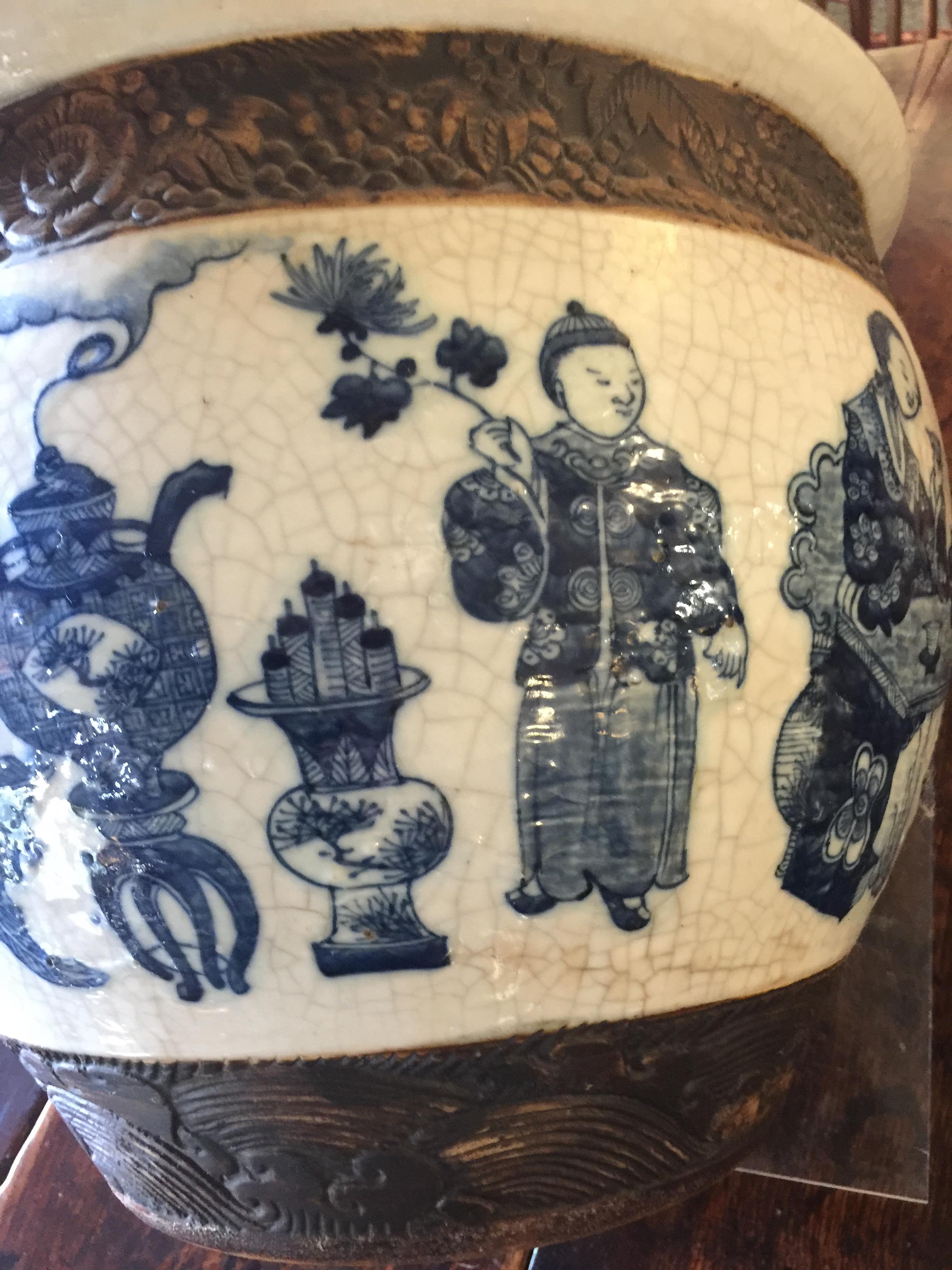 A 19th c. Chinese blue and white earthenware crackle glaze jardiniere / fish bowl - Image 9 of 11