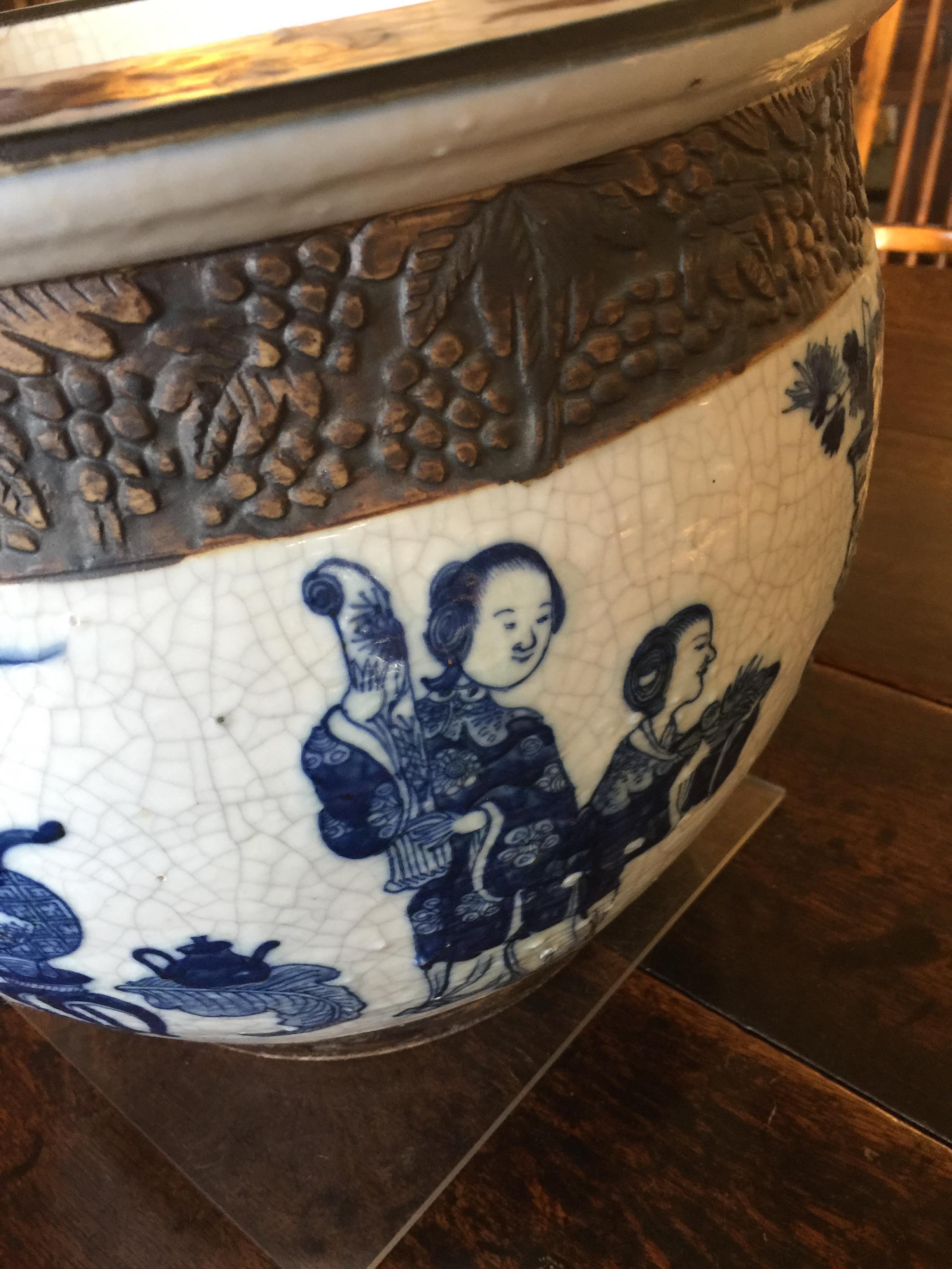 A 19th c. Chinese blue and white earthenware crackle glaze jardiniere / fish bowl - Image 4 of 11