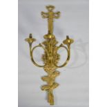 A French brass wall light with three branches in the form of French horns, on a foliate back with