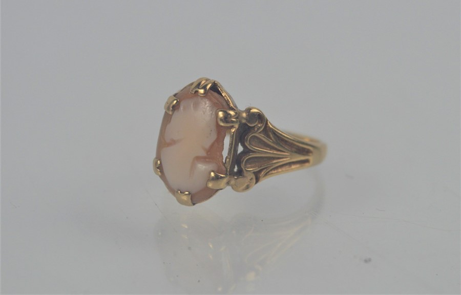A 9ct gold cameo ring, size p/o, 2.9g - Image 2 of 2