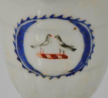 A 19th century sauce boat, bearing armorial crest with two birds, footed base, 11cm high. - Image 4 of 5