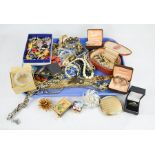 A group of jewellery, to include bracelet, vintage brooches, compact, coins, necklaces and other