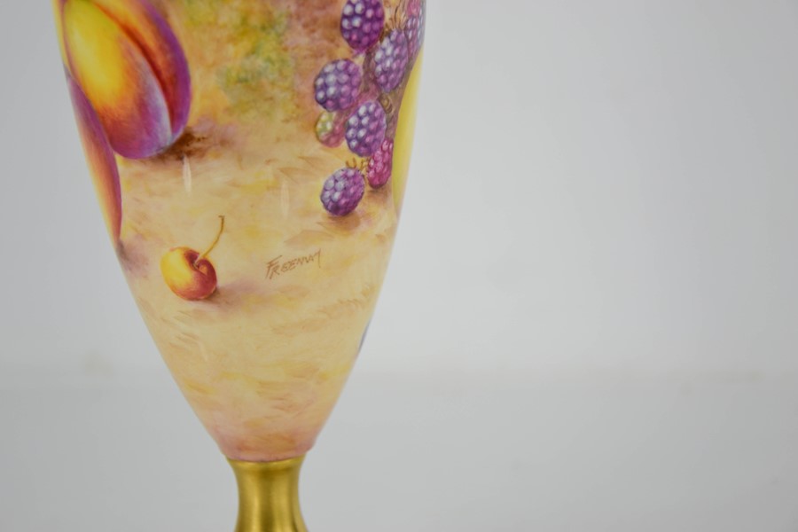 A fine Royal Worcester painted with vase and cover, painted with peaches, grapes and apples on mossy - Image 2 of 2