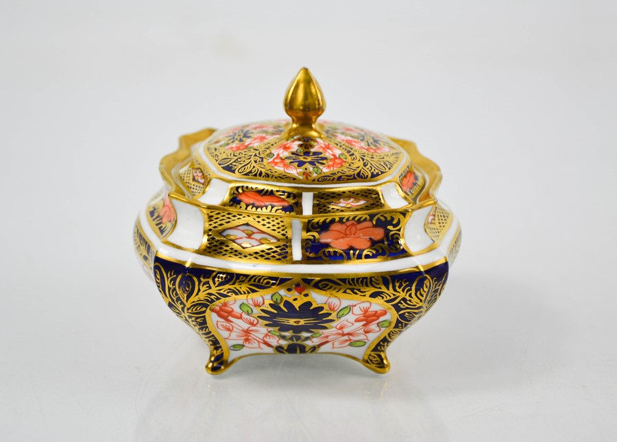 A Royal Crown Derby Old Imari pattern 2451 pattern box and lid, 10cm by 8.5cm.