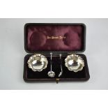 A Victorian set of silver salts and spoons in presentation case, Birmingham 1892.