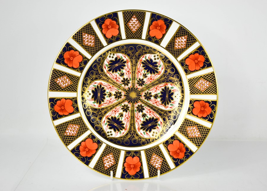 A Royal Crown Derby cabinet plate, in the Imari pattern, 1128, 27cm diameter.