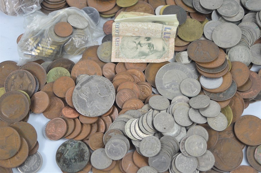 A group of British and some worldwide coins to include some silver and Victorian examples - Image 2 of 3