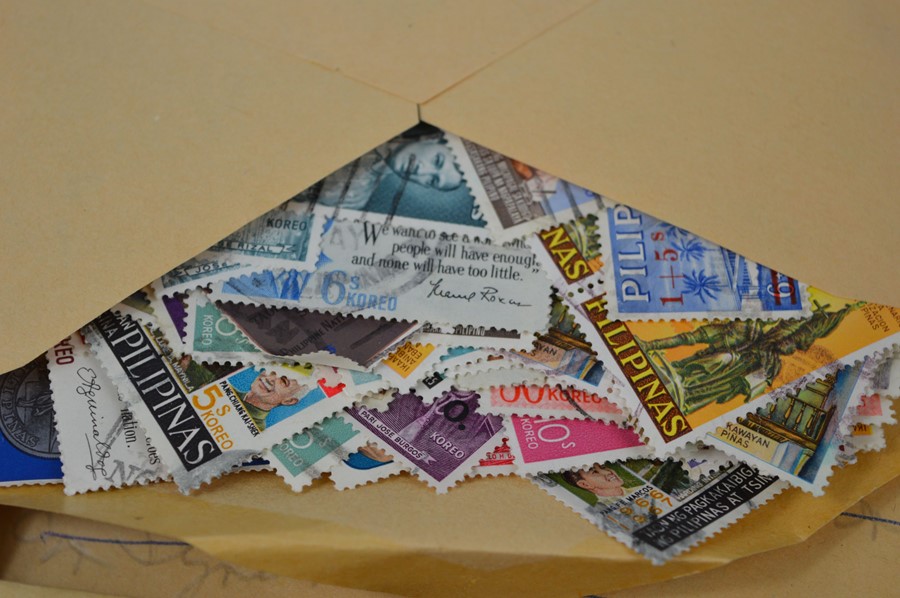 A large selection of British and worldwide stamps to include Switzerland, USA, mostly mid 20th - Image 3 of 3