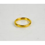 A 22ct gold wedding band, size J½, 3.39g.