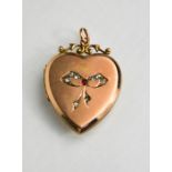 A 9ct gold antique heart shape stone set locket, 5.95g.