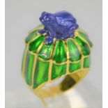 A green and blue enamel frog ring, size L, 13.37g