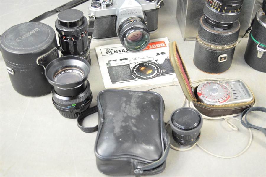 A group of vintage cameras and lens and accessories to include ICA Dresden folding camera, Asahi - Image 4 of 5