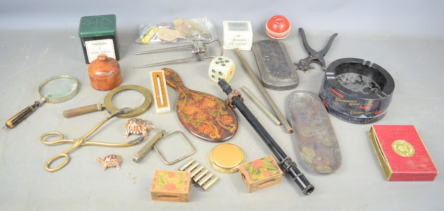 A group of collectibles to include vintage Ushers ales ashtrays, rifle scope, wade turtle, brass