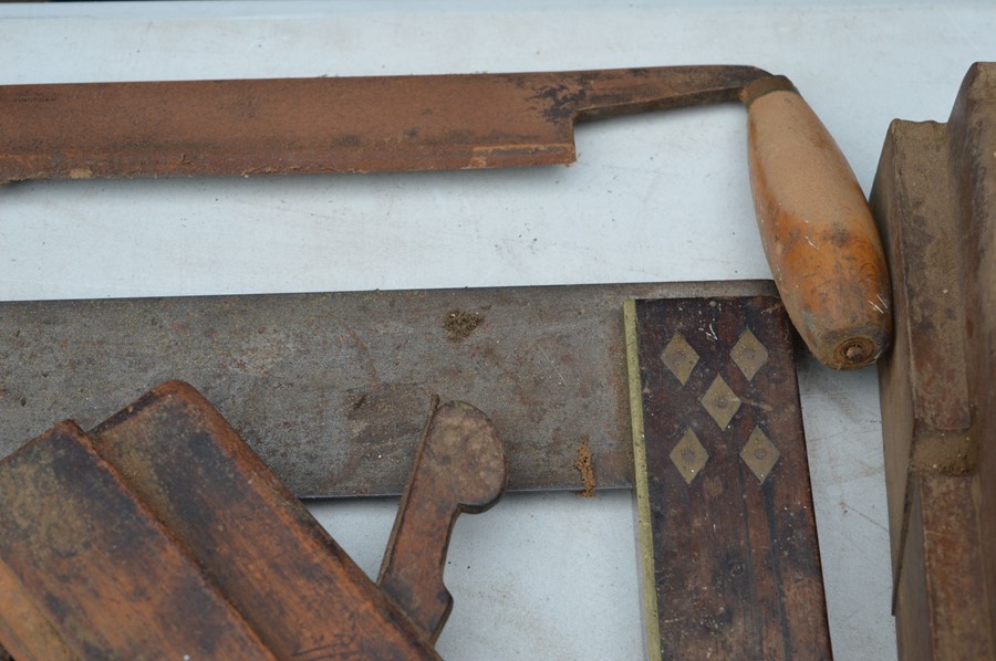 A group of vintage tools to include a Stanley Rule and Level Co circular compass plane No 113 - Image 4 of 4