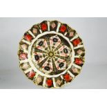 A Royal Crown Derby Imari pattern 1128 scalloped plate, 22cm diameter.