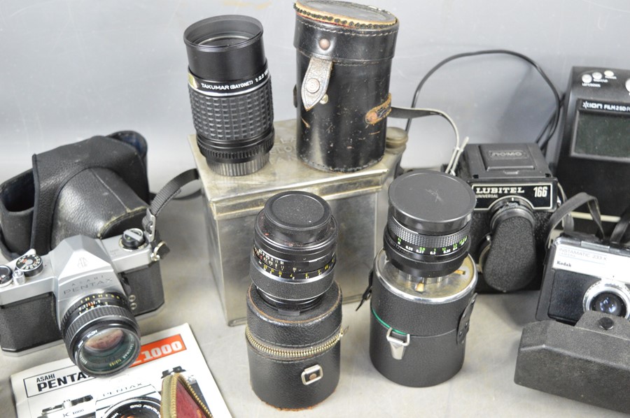 A group of vintage cameras and lens and accessories to include ICA Dresden folding camera, Asahi - Image 3 of 5