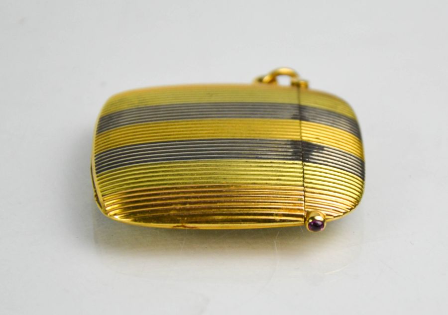 Fine Imperial Russian possibly by Faberge three colour striped gold vesta case of curved rectangular - Image 2 of 6