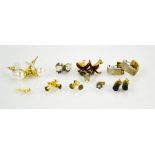 A group of earrings to include 9ct gold examples, 4.9g.