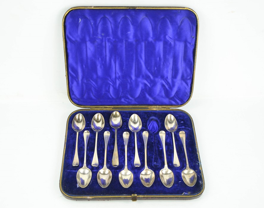 A set of eleven silver teaspoons, engraved with the letter J, London 1882, (one missing), 4toz.