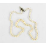 A vintage graduated pearl necklace, 15.9g.