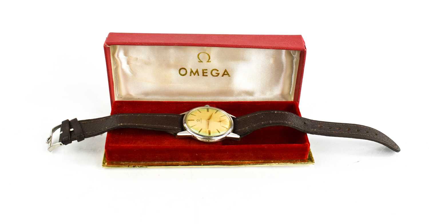 A Vintage Omega wristwatch, with brown leather strap, together with the original Omega - Bild 3 aus 3