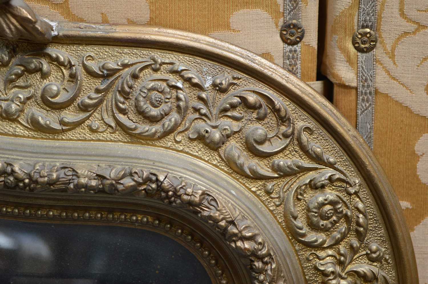 A large late 19th / early 20th century gold painted composition wall mirror with Rococo style - Bild 3 aus 3