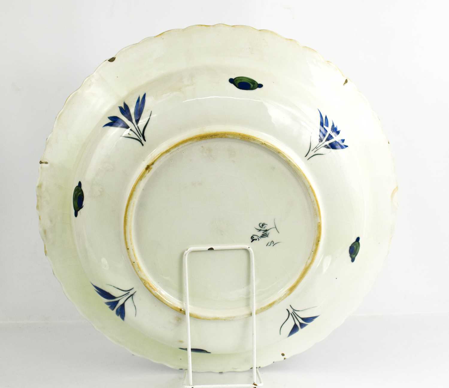 A 19th century Cantagalli Iznik-Style pottery dish, Italy, with scalloped edges, painted in - Image 4 of 4