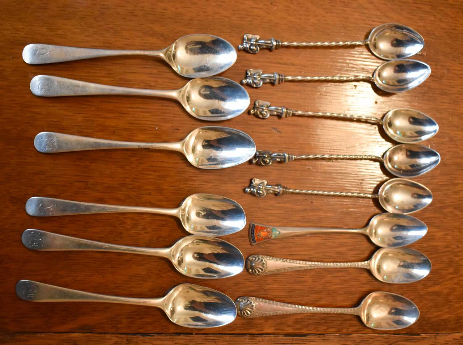 A group of silver apostle spoons, 1.44 toz together with a quantity of silver teaspoons of various