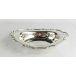 An Edwardian silver dish with scroll edge decoration, Edinburgh 1911, 326g.