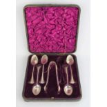 A boxed set of silver spoons and sugar nips, Sheffield 1890, 3.4toz.