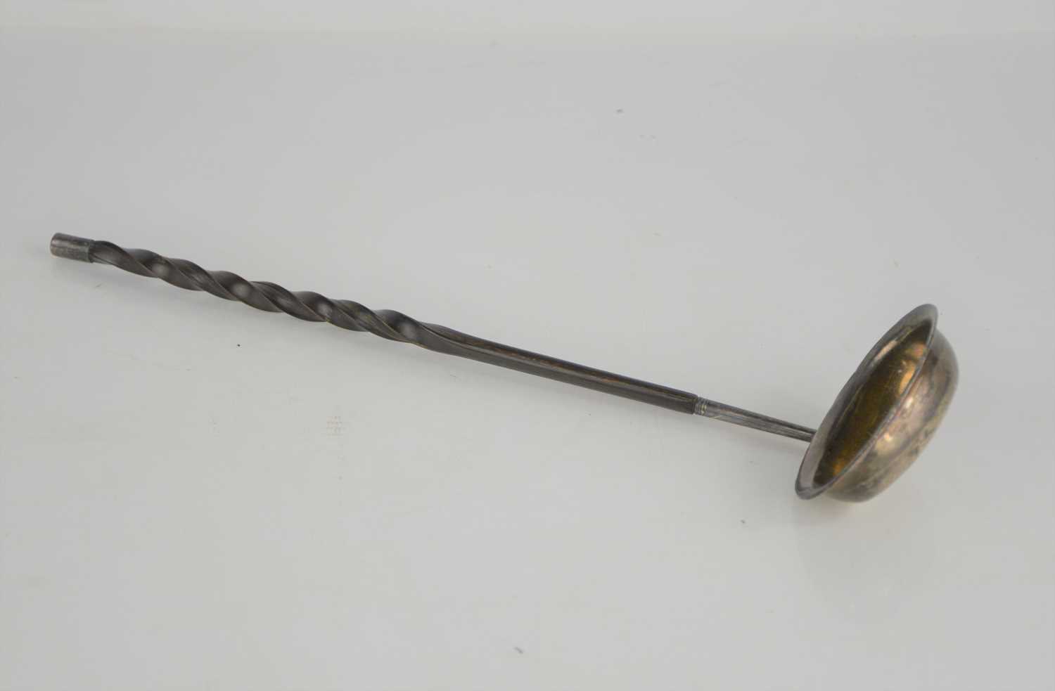 A 19th century white metal toddy ladle baleen handle. - Bild 2 aus 2