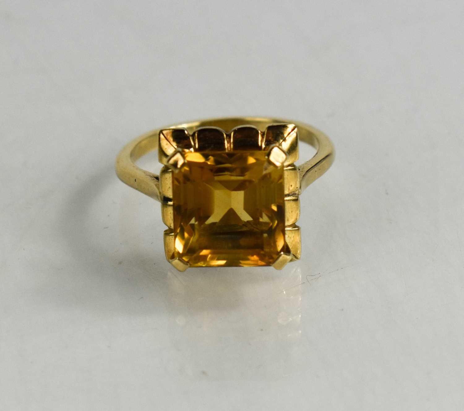 A 9ct gold and emerald cut citrine dress ring, size R, stone of strong slightly bronze colour 9.1 by - Bild 4 aus 4