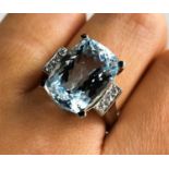 An impressive platinum, diamond and aquamarine ring, size O, 14g.