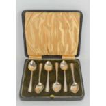 A boxed set of silver teaspoons, Sheffield 1922, 1.1toz