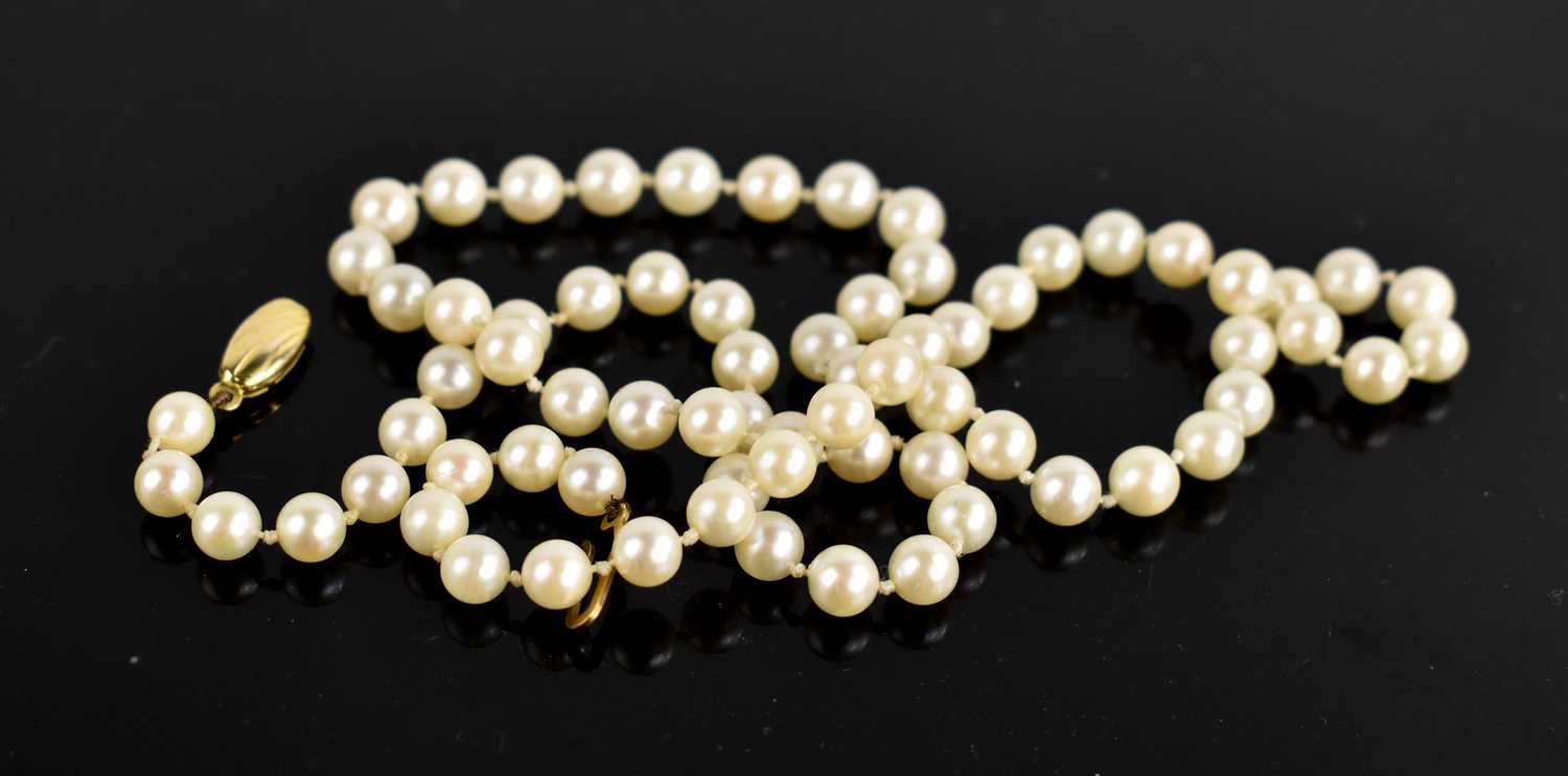 A fine cultured pearl necklace, with 9ct gold clasp, 20.42g.