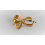 A 14ct gold bow brooch, inset with diamonds to the centre, 8.5g.