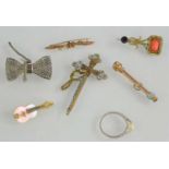 A group of vintage jewellery to include a French enamelled jabot pin, 9ct gold Edwardian brooch with