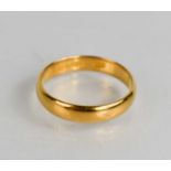 A 22ct gold wedding band, size S, 4.53g.