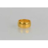 A 22ct gold wedding band ring, 8.92g, size M