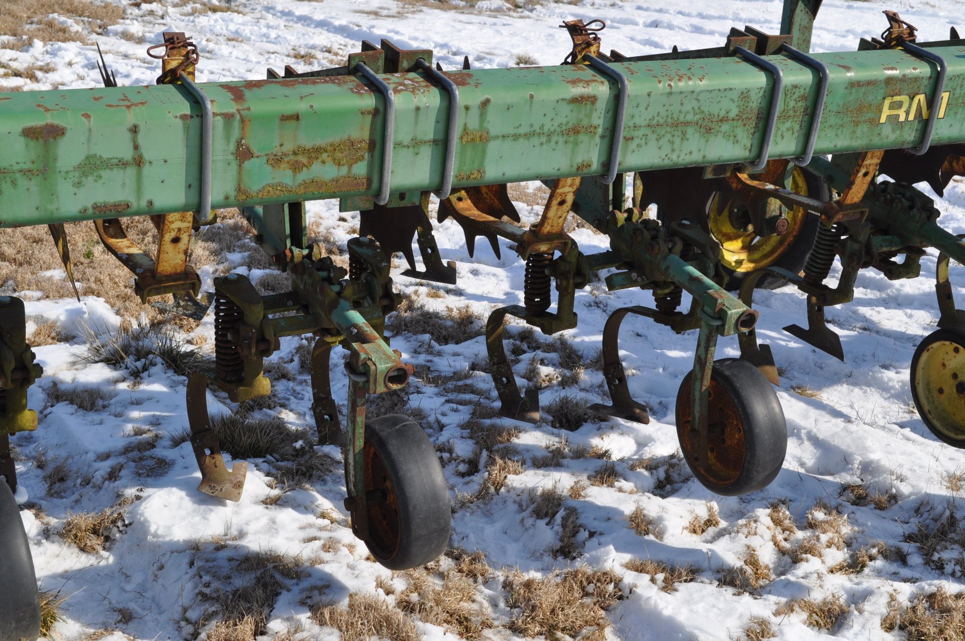 16 row x 30” John Deere row crop cultivator, 3pt, end transport - Image 11 of 14