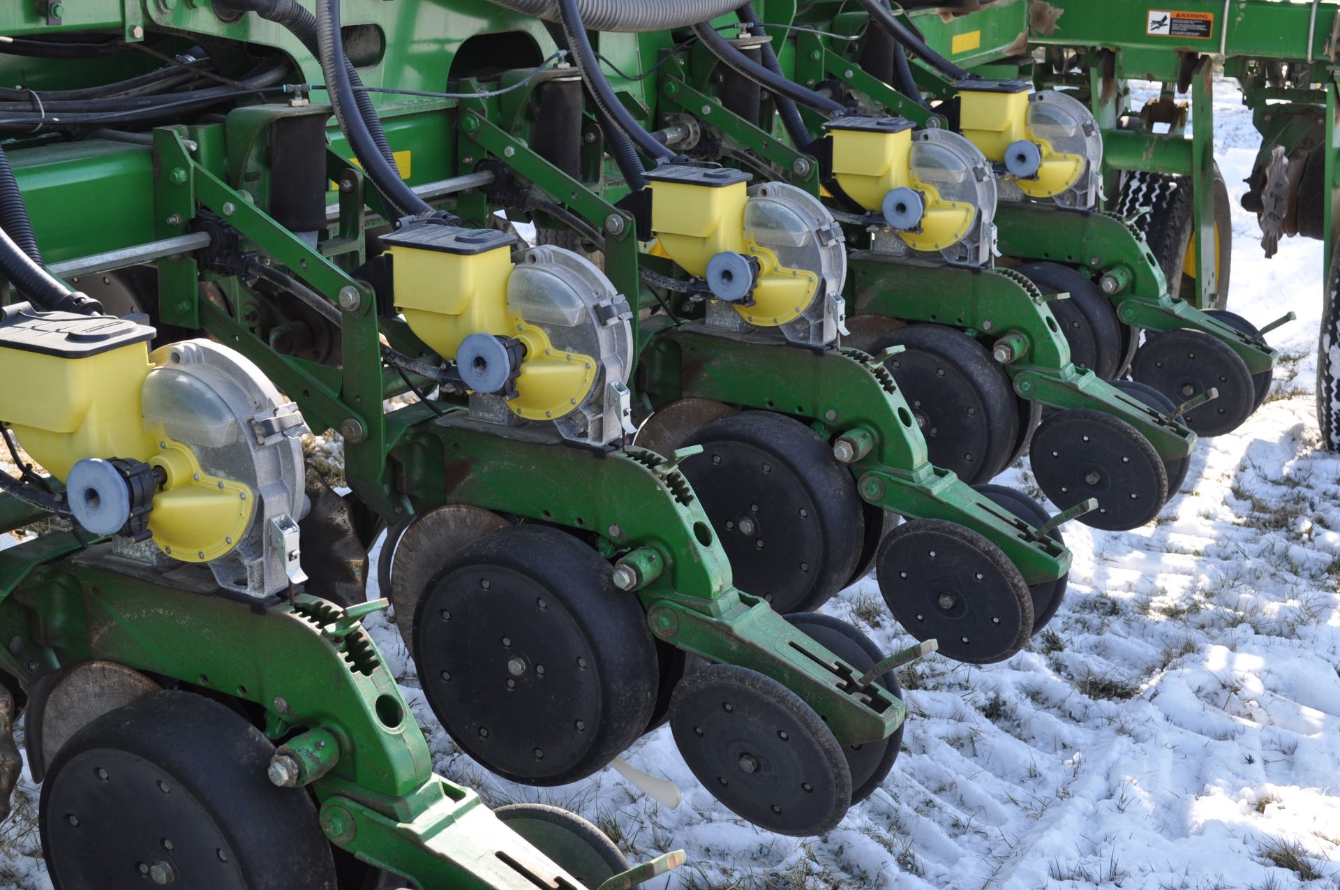 John Deere 1770 NT 24 row 30” planter, front fold, CCS, Refuge Plus tank, markers, no-till coulters, - Image 13 of 25
